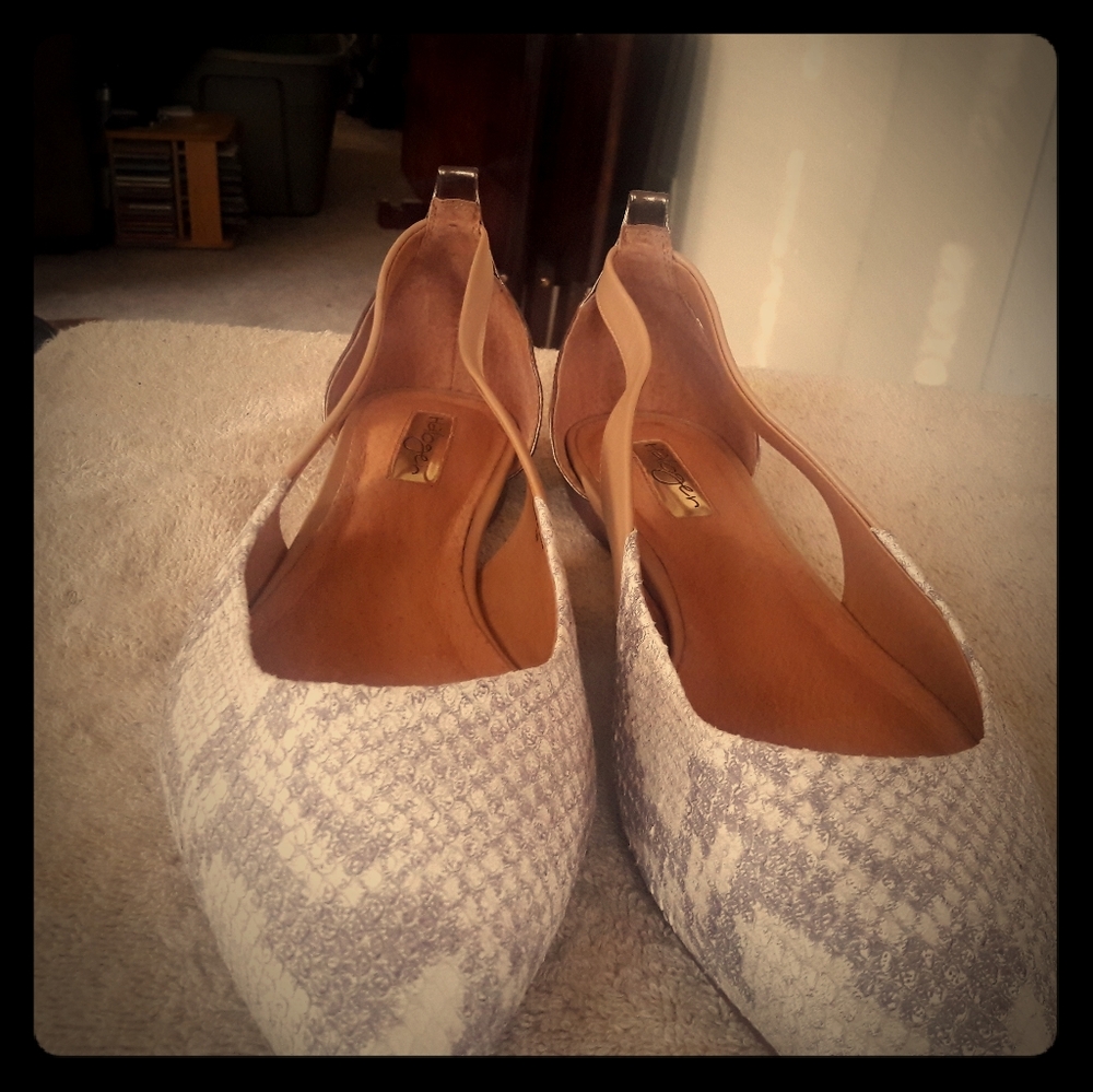 Women's shoes
